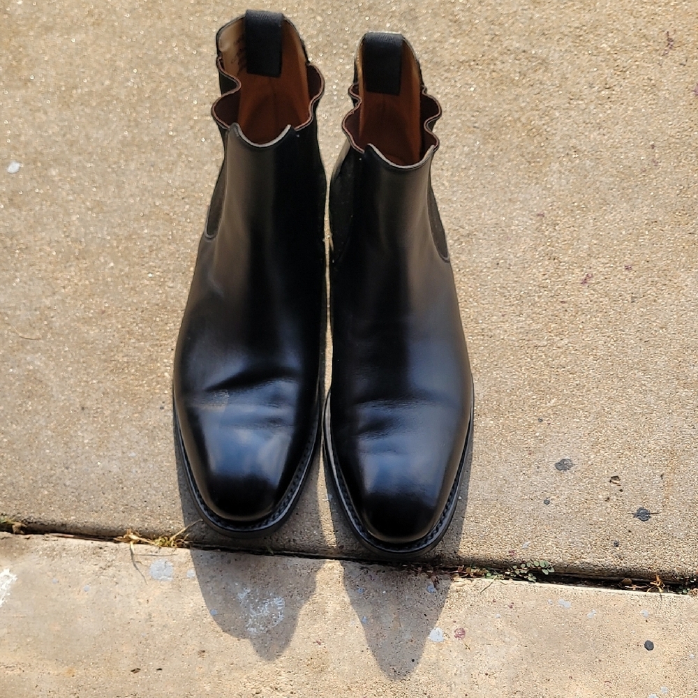 Church's Black Chelsea Boots Sleek Leather Design